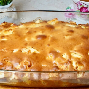 Такой яблочный пирог вы еще не пробовали: простой и очень ароматный